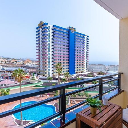 Modern 2-Bedroom Apartment With Stunning View 아데제 외부 사진