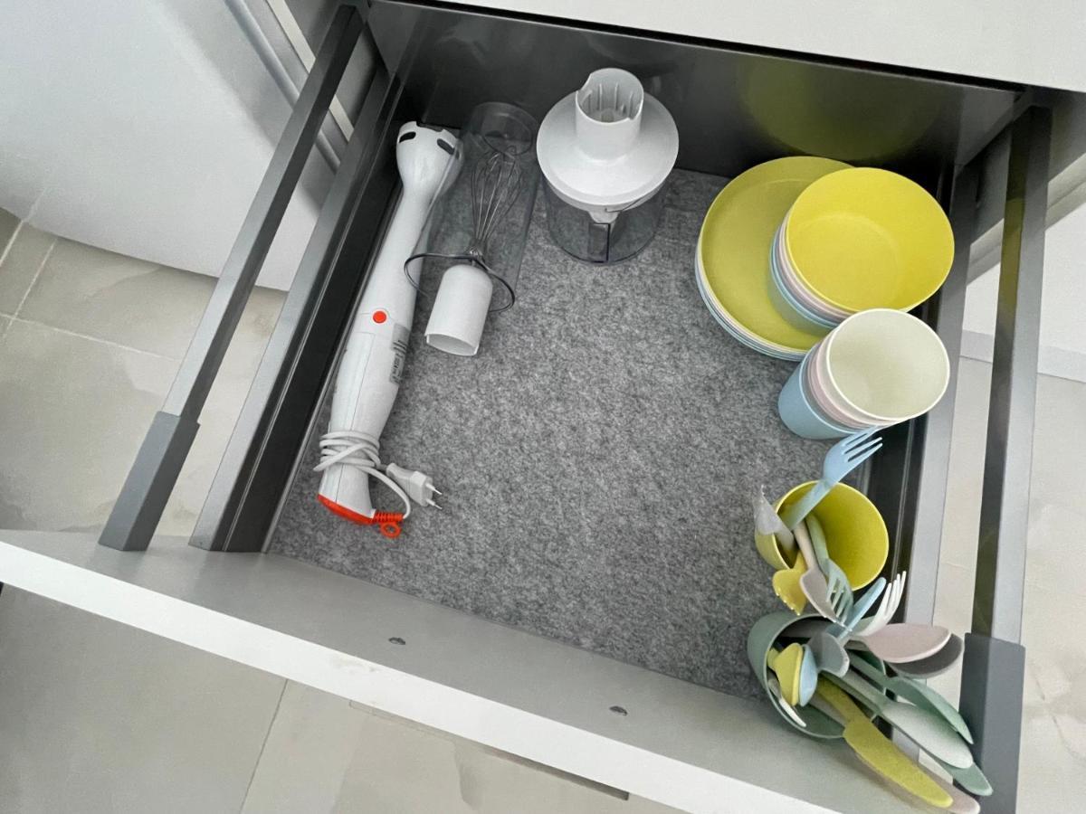 Modern 2-Bedroom Apartment With Stunning View 아데제 외부 사진