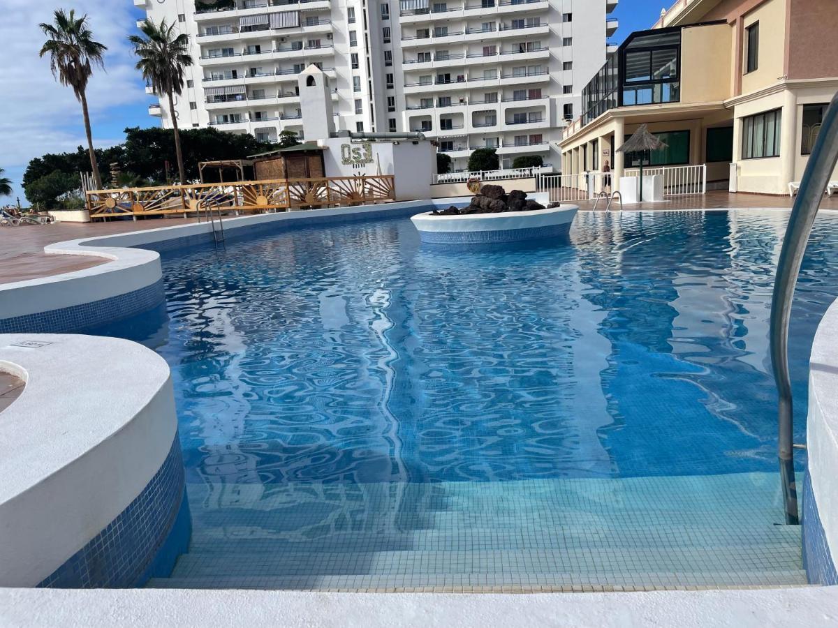Modern 2-Bedroom Apartment With Stunning View 아데제 외부 사진