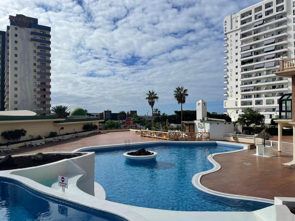 Modern 2-Bedroom Apartment With Stunning View 아데제 외부 사진