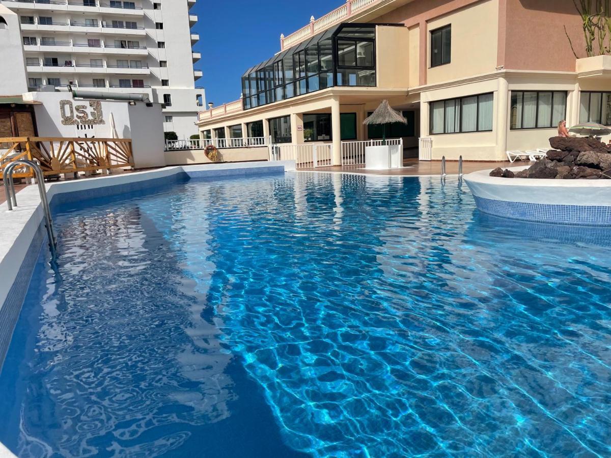 Modern 2-Bedroom Apartment With Stunning View 아데제 외부 사진