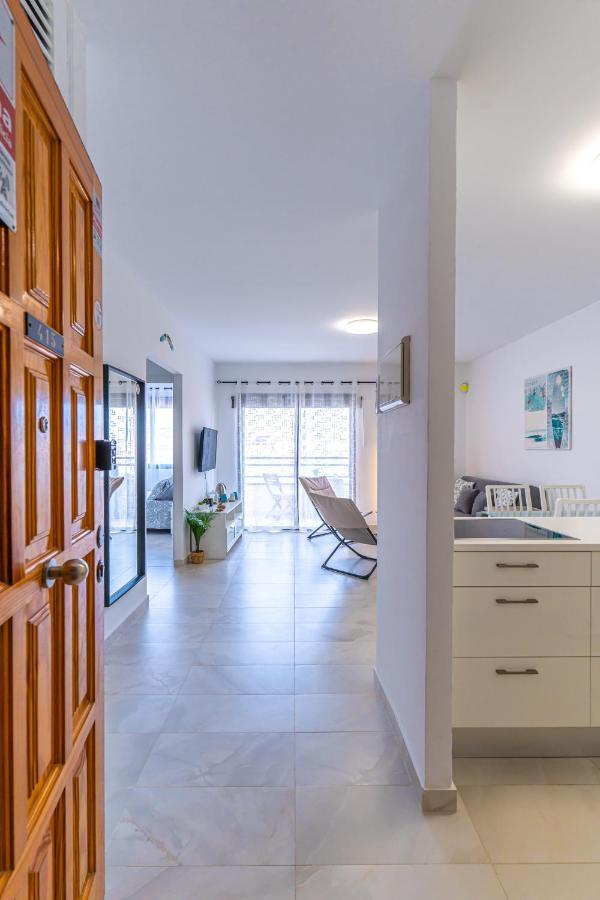 Modern 2-Bedroom Apartment With Stunning View 아데제 외부 사진
