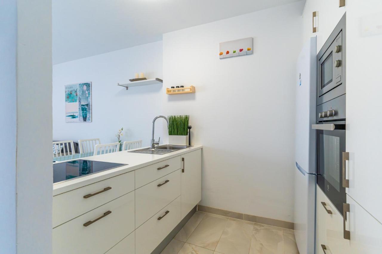 Modern 2-Bedroom Apartment With Stunning View 아데제 외부 사진