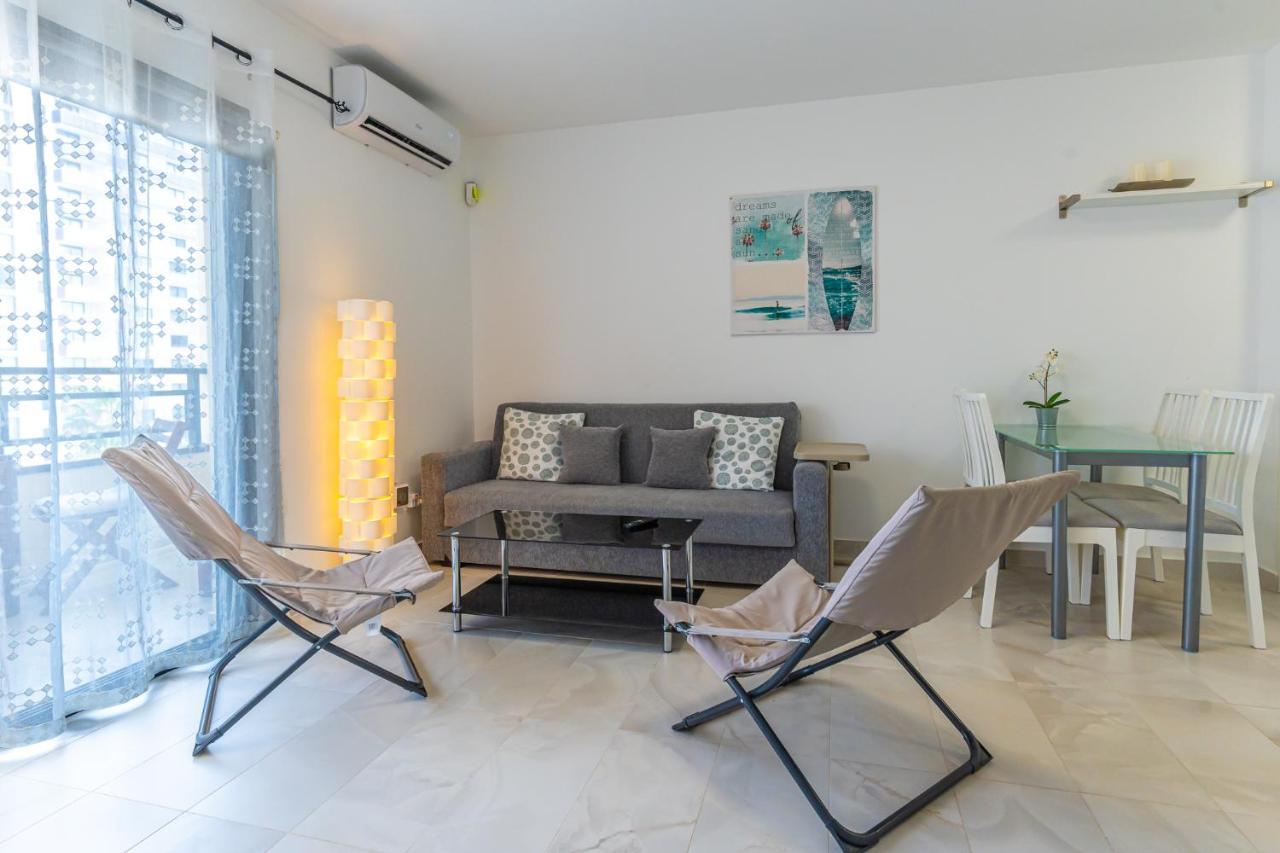 Modern 2-Bedroom Apartment With Stunning View 아데제 외부 사진